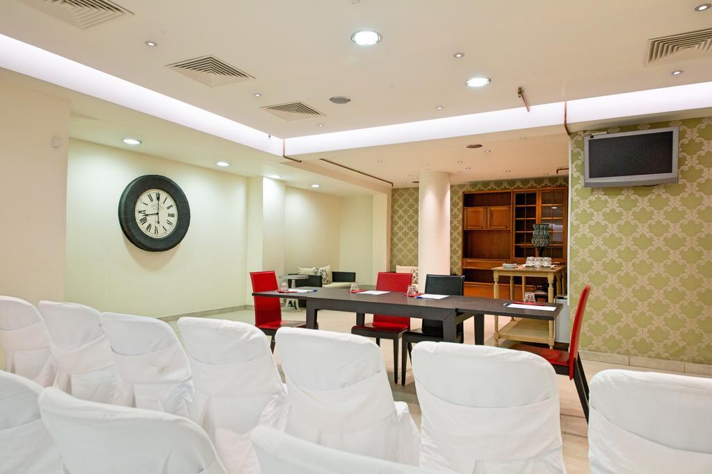 Comfy Boutique Hotel Каламата Экстерьер фото