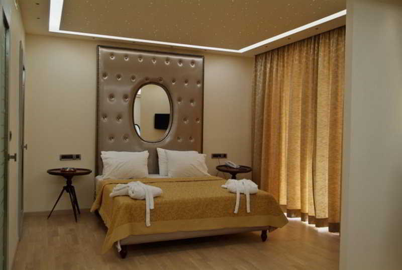 Comfy Boutique Hotel Каламата Экстерьер фото
